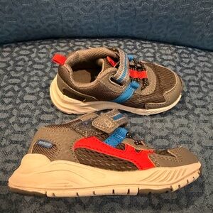 Stride Rite toddler Athletic Sneakers size 5.5 wide